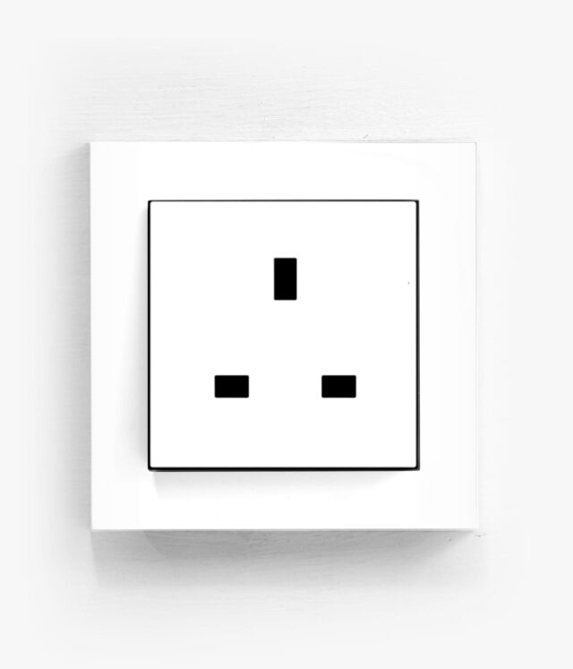 GIRA E2 unswitched single socket