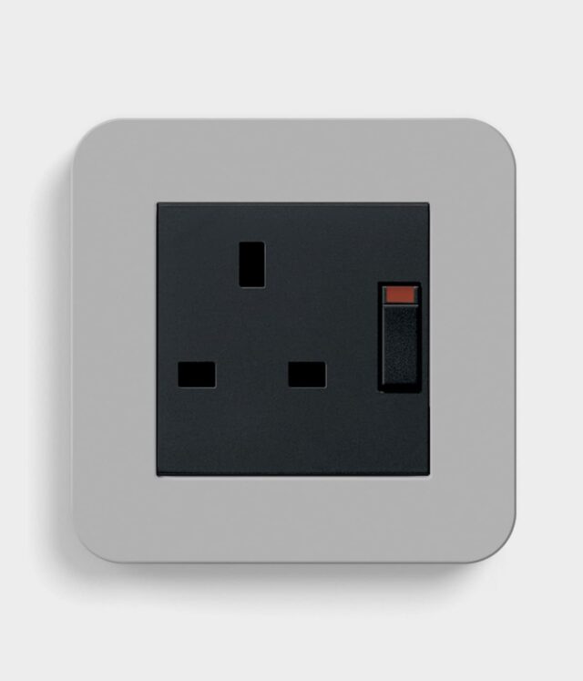 GIRA E3 Mid Grey/Black single socket