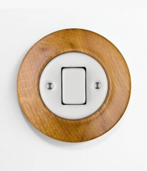 100-KPROOLIG-W-RO-00-00 Katy Paty Roo Lignum Oak wooden light switch
